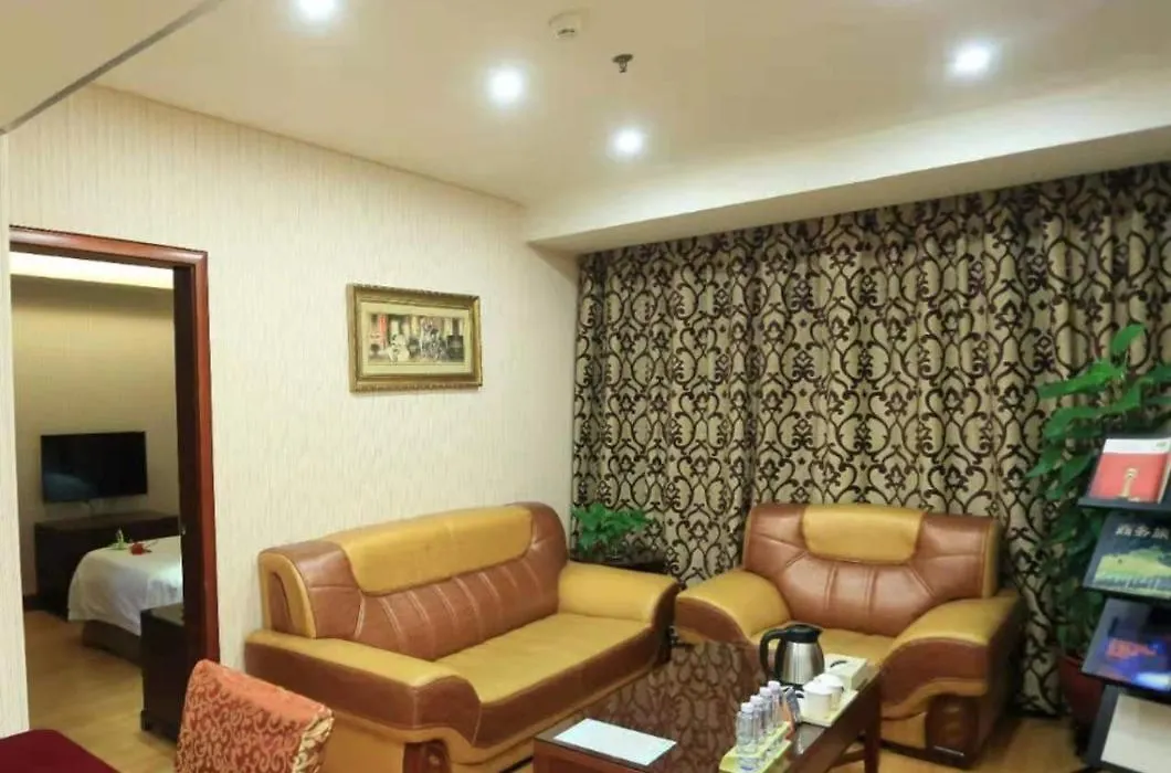 Vienna In Pinghu Square Hotel 3*